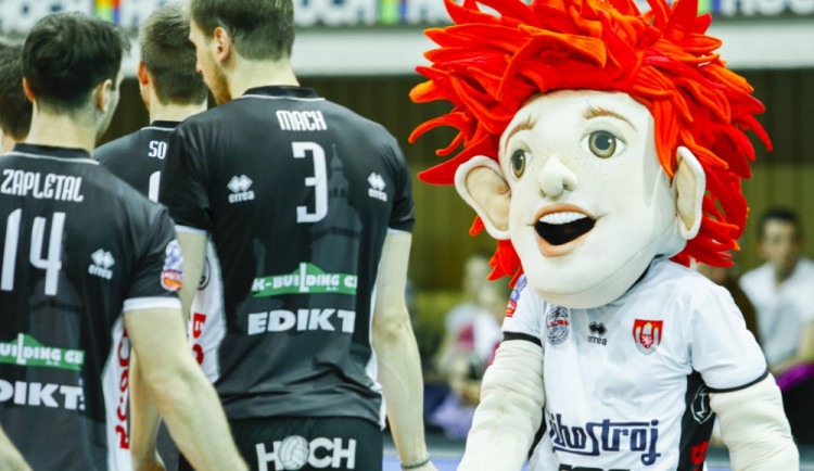 Se svěšenou hlavou se nedá nic vyhrát, myslí si maskot Champion Berry