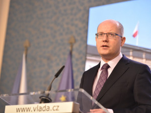 Premiér Bohuslav Sobotka oznámil, že vláda podá demisi