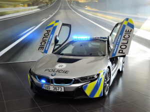 Policie dostala do užívání BMW i8, jezdit bude na jihu Moravy