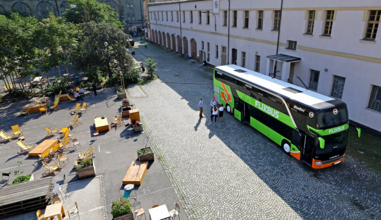 FlixBus vstupuje do české vnitrostátní autobusové sítě, z Budějc do Prahy pojede za 119 korun