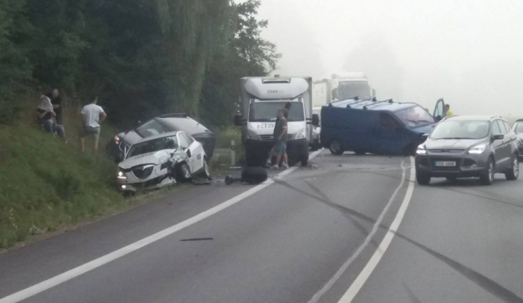 AKTUALIZOVÁNO: U obchvatu Vodňan se srazilo sedm aut