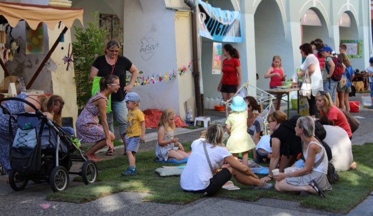 Festival Město lidem, lidé městu nabídne rozmanitý program. Na slepém rameni vznikne pláž