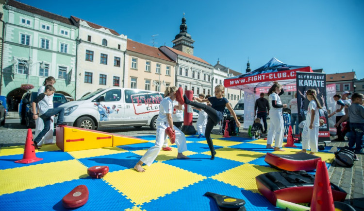 FOTO: Náměstí se během prvního školního dne hýbalo