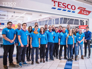 Tesco v tuzemsku zkrátí otevírací dobu. Skončí noční nakupování