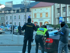 Policie zadržela muže, který přepadl banku v Příbrami
