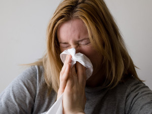 Nemocnost chřipkou a dalšími infekcemi roste, epidemie ještě není