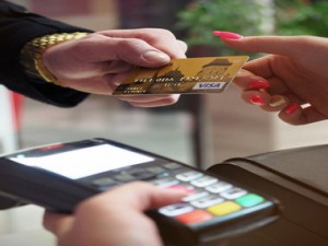 Kreditní karty mají alternativu. Znáte odloženou platbu?