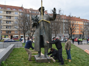 Rusko a ČR budou jednat o Koněvovi, velvyslanec kritizoval radnice