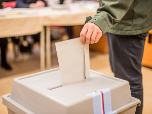 PRŮZKUM: Říjnových voleb se chce účastnit 67 procent lidí