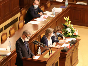 Zeman vrátil bez podpisu daňový balíček do Sněmovny, nevetoval ho