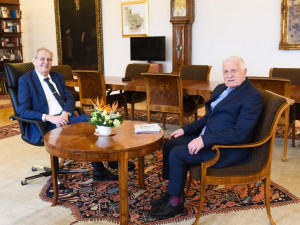 Klaus oslavil na Hradě 80. narozeniny, Zeman ho vyzval k návratu do politiky