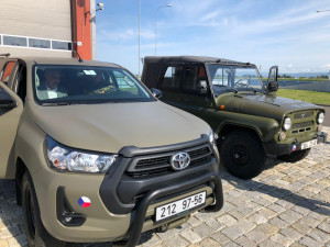 Vojáci si ve Štěpánově převzali první terénní Toyoty Hilux. Nahradí muzejní vozy UAZ