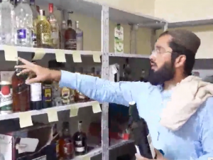 Tálibánci našli zásoby alkoholu na českém velvyslanectví. Jde o standardní výbavu úřadu, vysvětluje ministerstvo