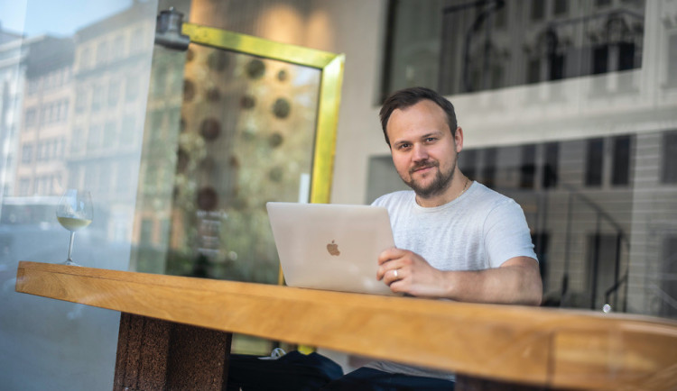 KOMENTÁŘ: Rychlý internet pro venkov a konec neustálému rozkopávání chodníků i silnic? To všechno již brzy