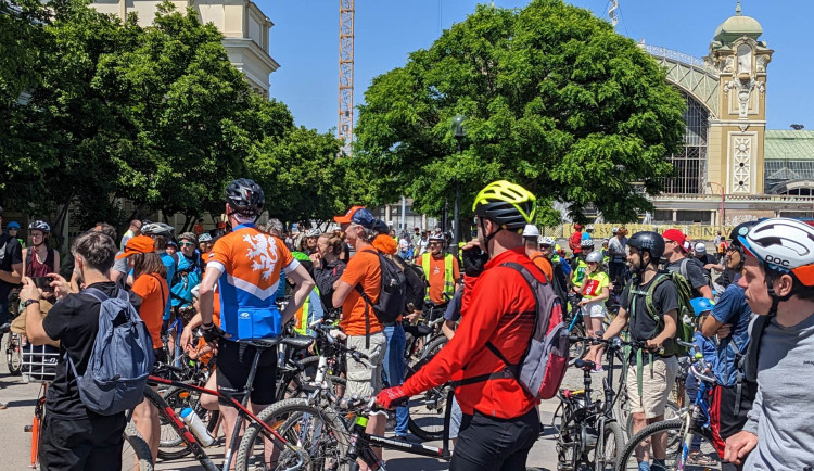 Prahou projely v rámci Světového dne kola stovky cyklistů