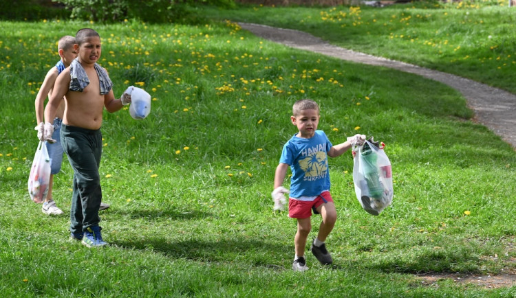 FOTO: Jak se uklízí v Kunčičkách, v ne zrovna exkluzivní čtvrti