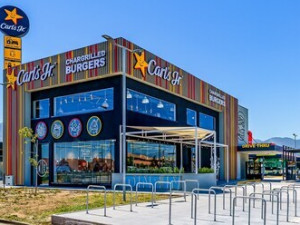 Carl's Jr. expanduje do Spojeného království a Irské republiky na základě nové rámcové licenční smlouvy s Boparan Restaurant Group