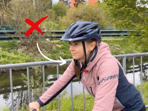 Cyklistická přilba může dítěti zachránit život. Pokud je správně vybraná a nasazená