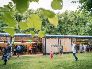 Rohlík znovu na KVIFF. Letos rozšíří Rohlíček zónu i menu z farmářských surovin