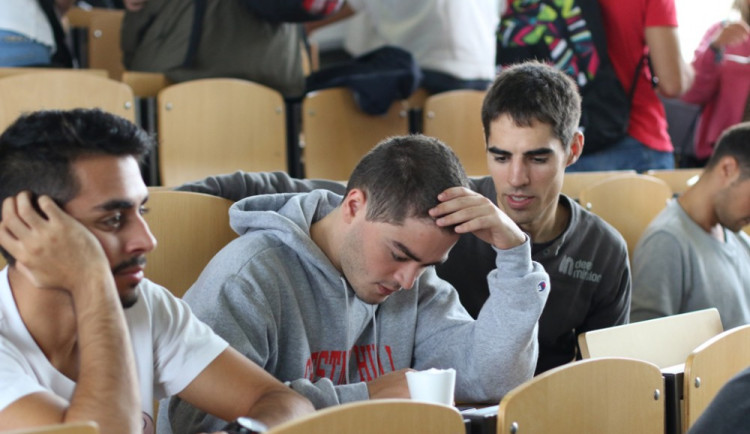 Na střední školy se dostalo po dvou kolech asi 77 procent ukrajinských žáků