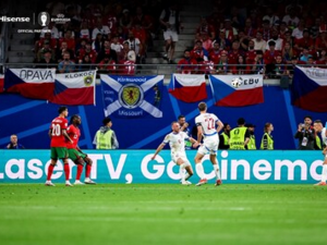 Společnost Hisense divákům umožňuje sledovat zápasy UEFA EURO 2024™ skutečně ve velkém