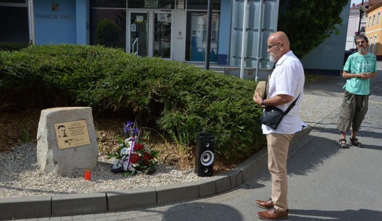 V rodné Břeclavi věnovali pomník pilotovi, který zahynul při nehodě s Tomášem Baťou