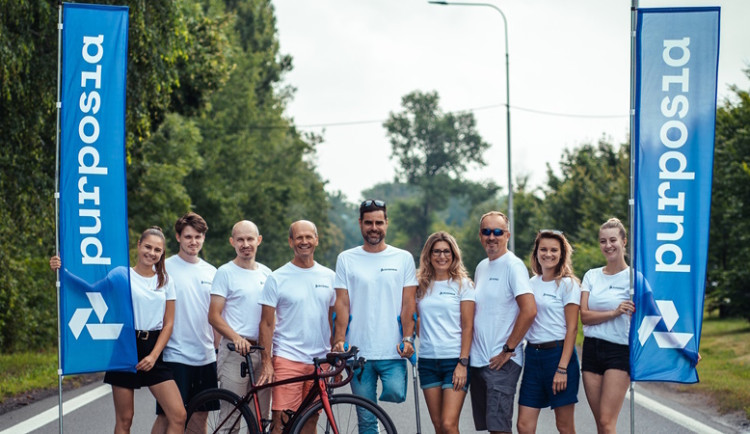 Tým PURPOSIA Group pojede na kole 2222 kilometrů Českem pro Lukáše Černotu, který skončil po úrazu na vozíku. Jeho snem je být profík v ragby i hodu oštěpem