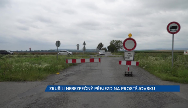 Zrušili nebezpečný přejezd na Prostějovsku, cesta je uzavřená
