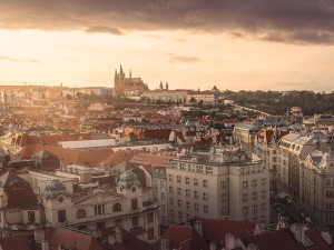 Podle dnes zveřejněného předběžného odhadu vzrostl hrubý domácí produkt (HDP) ve 2. čtvrtletí mezičtvrtletně o 0,3 % a meziročně o 0,4 %