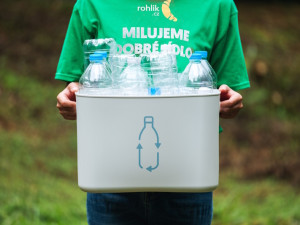 Rohlík rozšířil možnosti recyklace PET lahví. Nasbíral jich už na šest tisíc