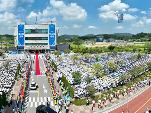 Impozantní pohled: přes skromné začátky se 80.000 lidí a 100 pastorů sešlo na bohoslužbě Shincheonji