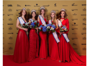 Nejkrásnější Češkou je Karin Bacilková z Brna. Miss České republiky se zapojila do pomoci obětem povodní