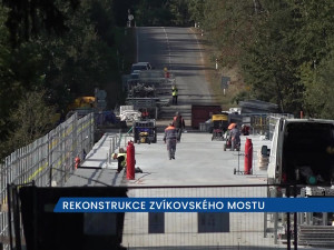 Zvíkovský most zůstane zavřený o tři měsíce déle, dělníci během rekonstrukce narazili na azbest