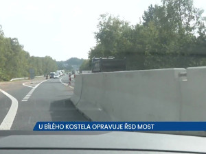 ŘSD u Bílého Kostela opravuje most, provoz řídí kyvadlově semafory i lidé