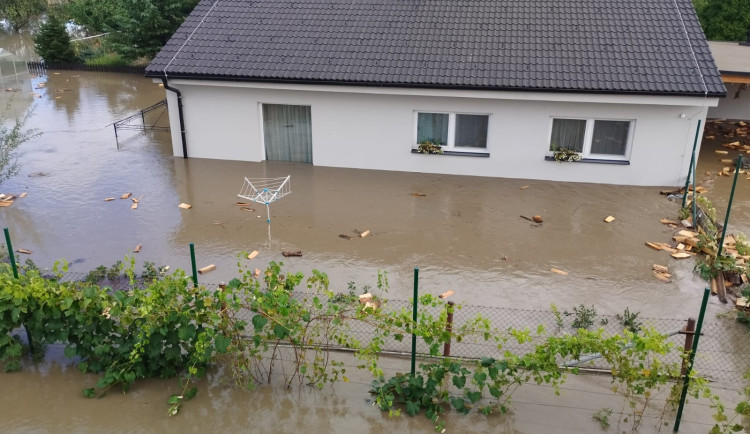 Krakonošův divadelní podzim pomáhá. Vysoké nad Jizerou vyhlásilo sbírku na pomoc vyplavenému herci