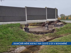 Silničáři mění asfalt na cestě u D1 v Bohumíně, pozor na směr objížděk