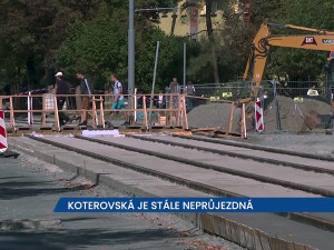 Koterovská třída v Plzni je stále neprůjezdná, řidičům se uleví možná koncem listopadu