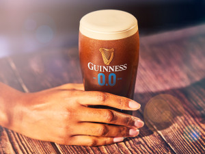 Vychutnejte si ikonické pivo Guinness bez kapky alkoholu: Světoznámá značka uvádí na trh novinku Guinness 0.0