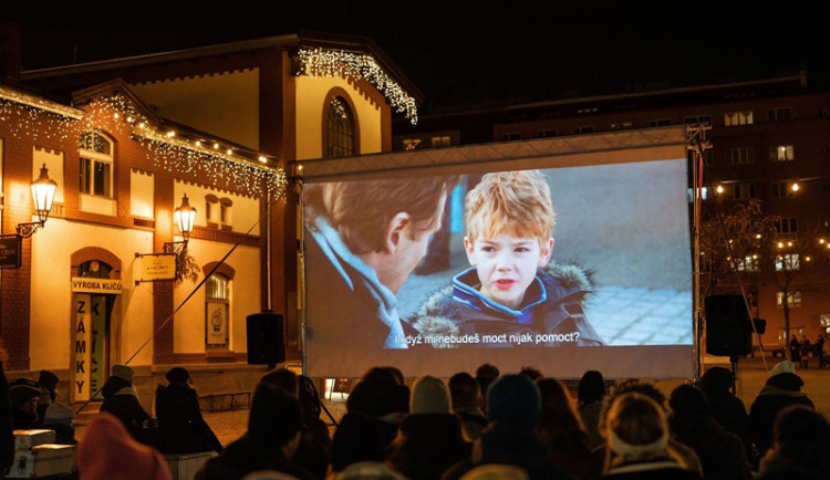 Poklidný Advent v Holešovické tržnici: filmové klasiky v zimním kině, vůně punče i nákupy originálních maličkostí pod stromeček