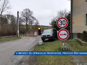 V Brodci se rekonstruuje propustek, provoz řídí semafory