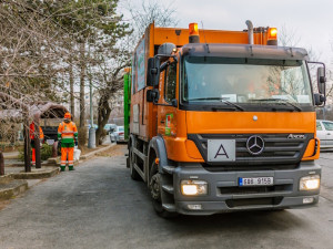 Jak vyzrát na třídění odpadu nejen o Vánocích? Pražské služby radí v zimním speciálu