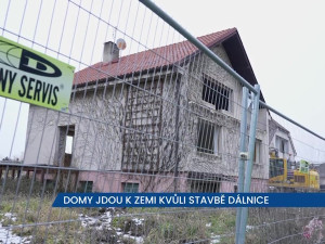 Ve Všestarech u Hradce Králové začala demolice domů kvůli výstavbě dálnice D35