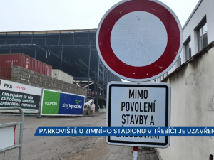 Parkoviště u zimního stadionu v Třebíči je uzavřeno