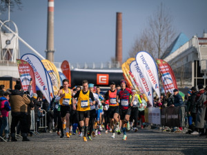 Skvělé běžecké výkony, téměř 1500 běžců a účast elitních sportovců. Odstartoval druhý běžecký závod zimní série ČEZ RunTour Winter Edition v Praze!