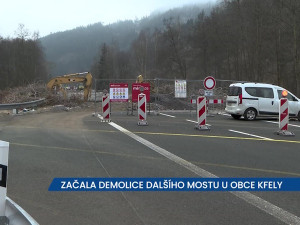 Začala demolice dalšího mostu u obce Kfely